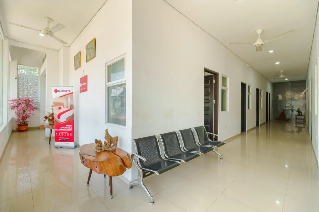 RedDoorz Syariah near Jembatan Siti Nurbaya Padang