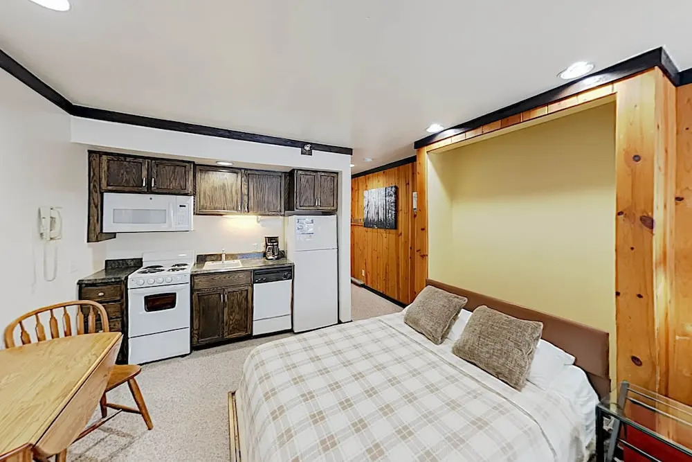 Lowell Unit #221 - Studio Br Condo
