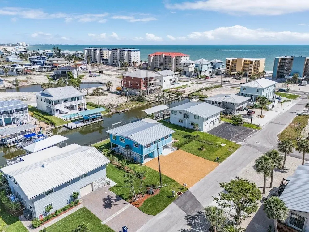 320 Bayland Breeze: Pet-friendly 2br W/ Water Views! 2 Bedroom Home