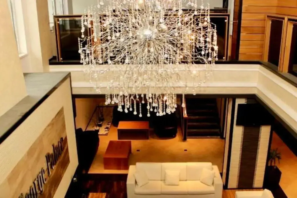 LAVISH PENTHOUSE - 2 en-suite bedrooms & SPA