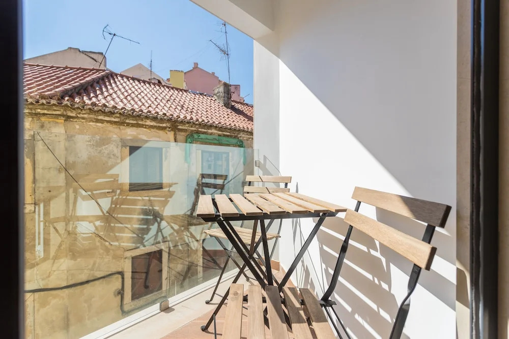 Alfama Lounge Three-Bedroom Apartment w/ River View and Parking - by L