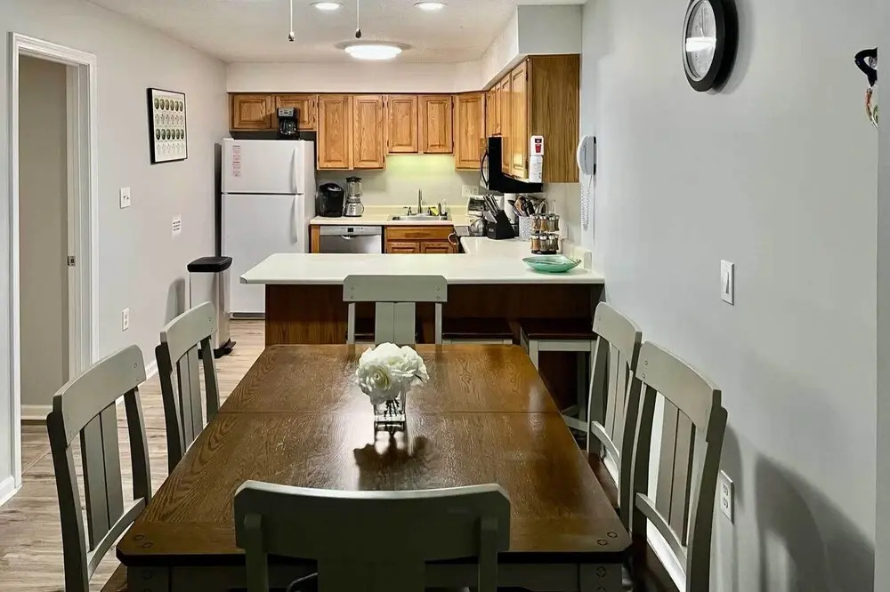 Hike, Ski, Explore: Lincoln Condo w/ Pool Access