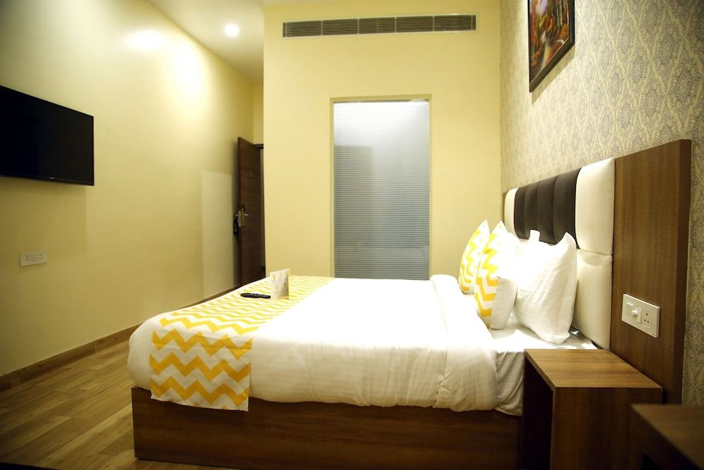 Sallow Royal Suites by Dew Drop