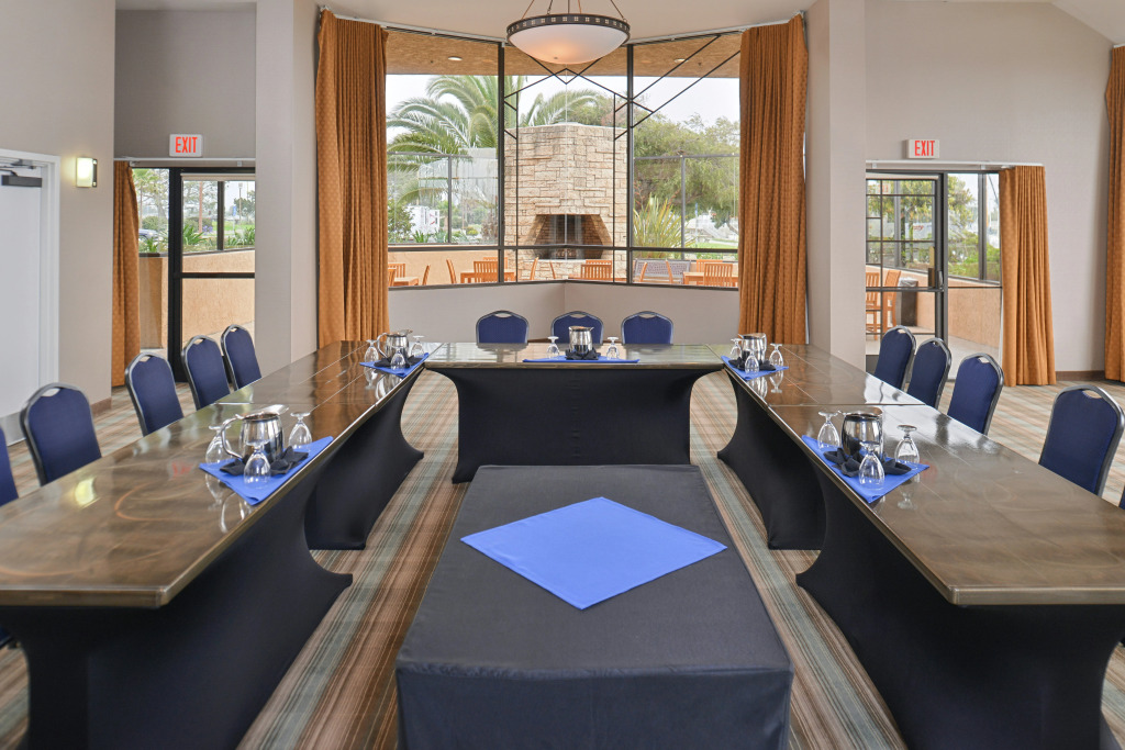 Holiday Inn Express Hotel & Suites Ventura Harbor by IHG