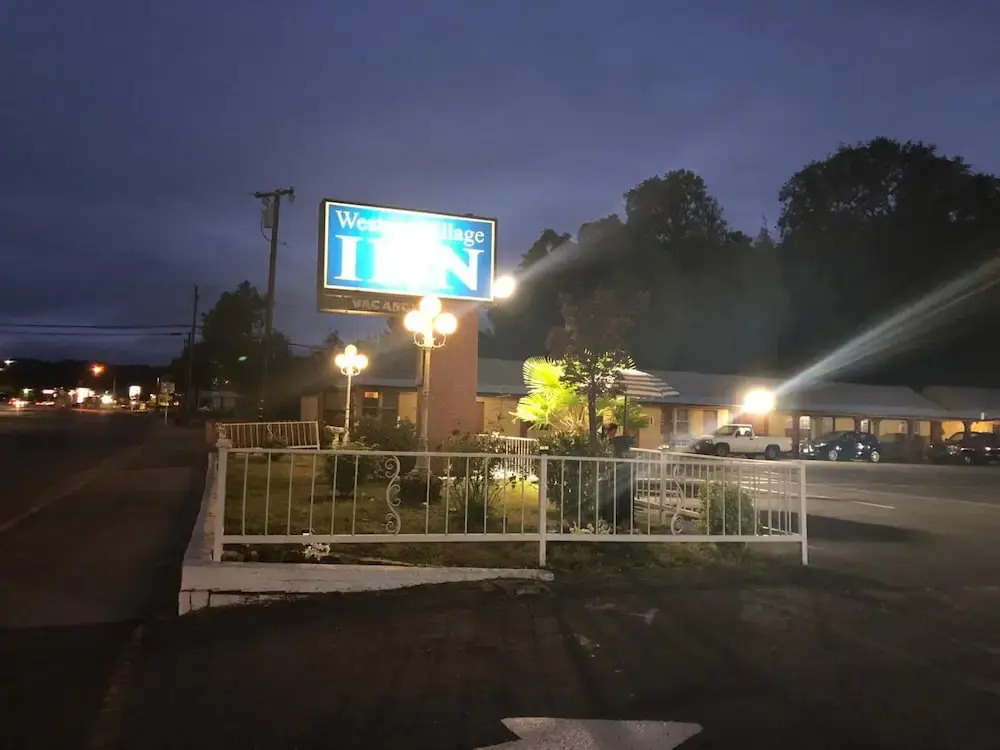 Western Village Inn-NEWLY RENOVATED