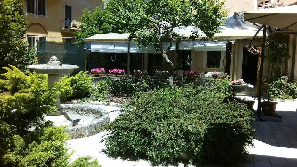 Antica Dimora Fuori Le Mura B&B