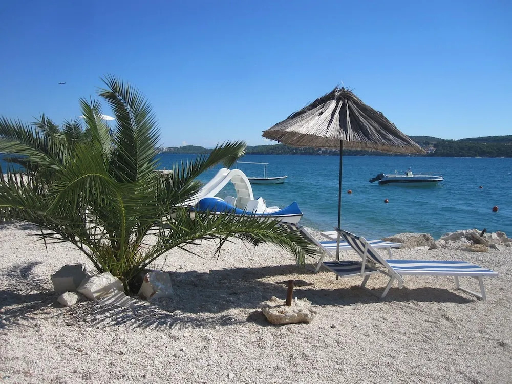 Apartment With Wifi, at 4 km. From City of Trogir
