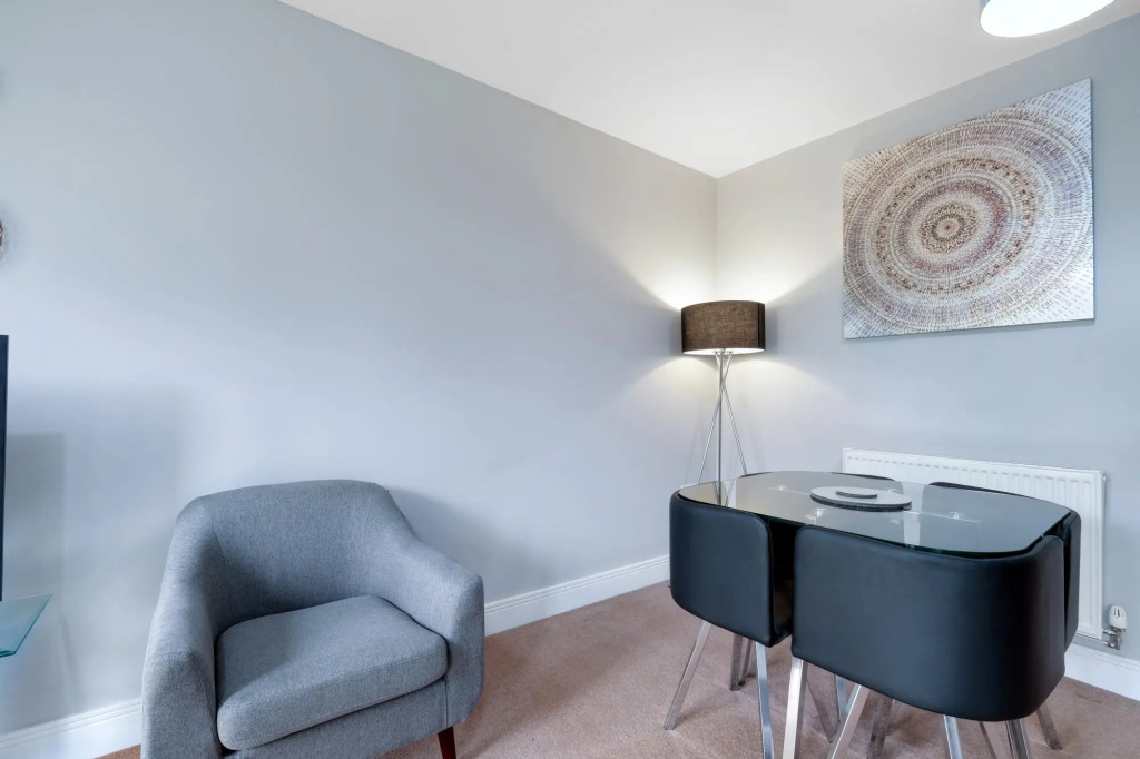Heathrow Living Holywell Springs Serviced House