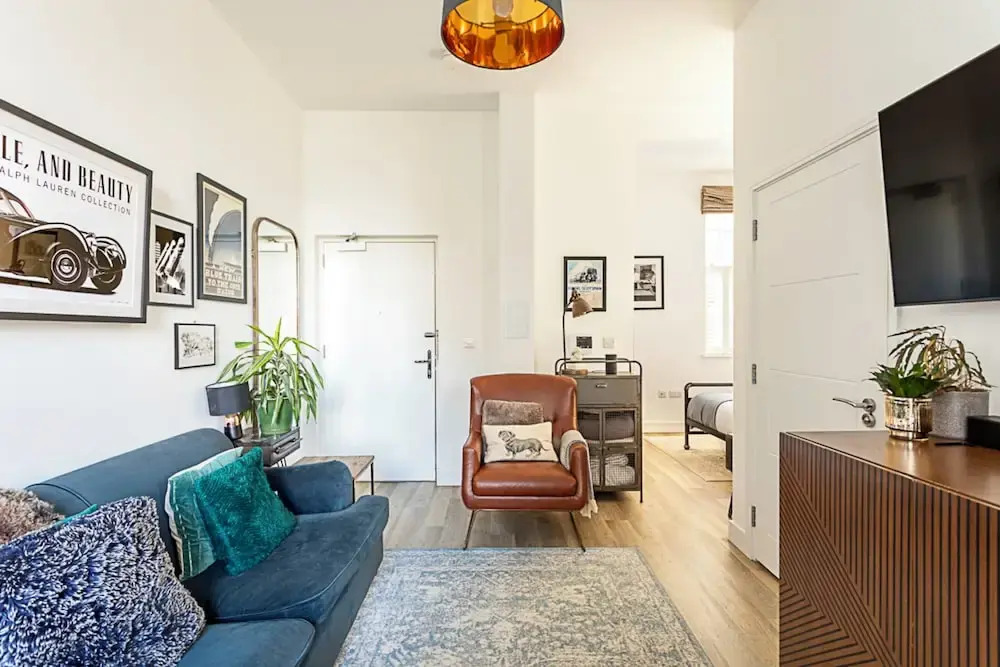 Contemporary Victorian Studio