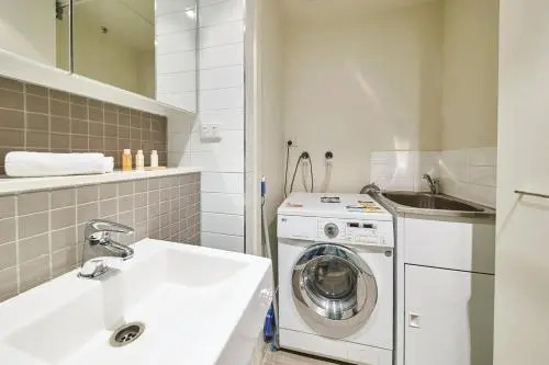 Convenient & Modern 1 Bed Apartment Docklands