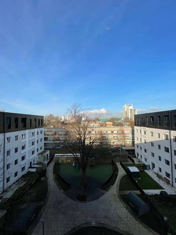 Bright 1BD Flat W/balcony - Heart of Brixton!