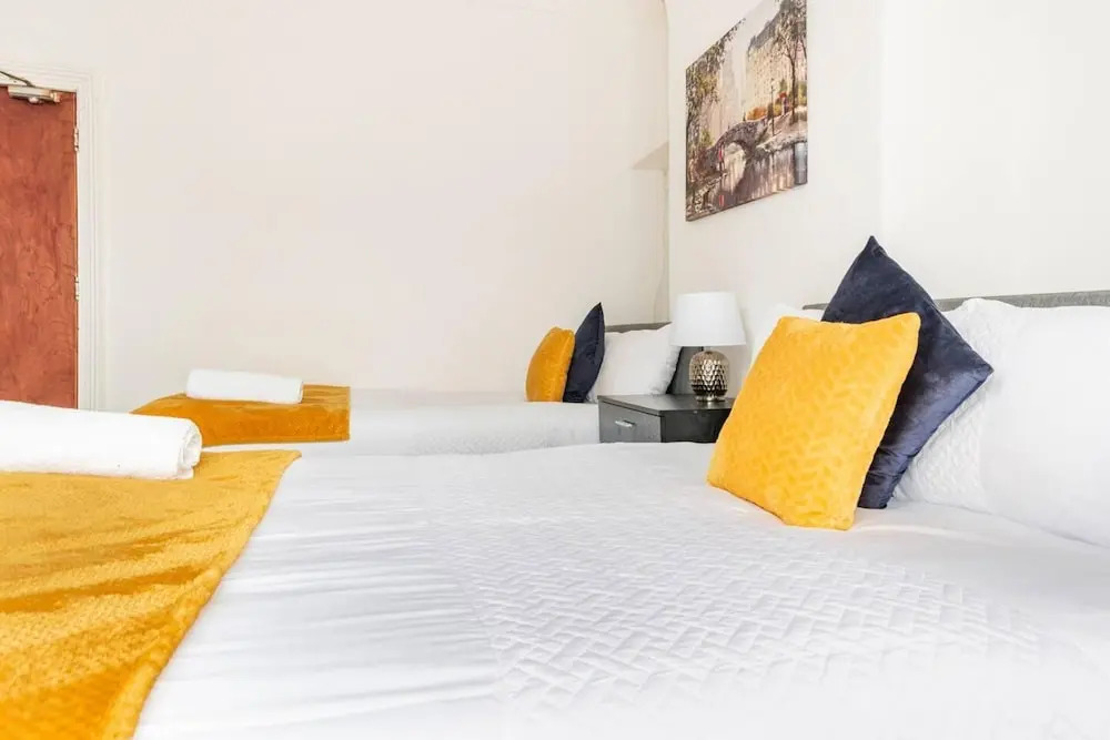Immaculate 4-bed House Near Anfield and Goodison