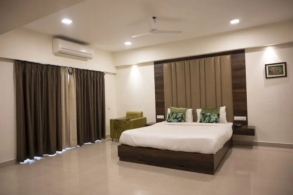 FabHotel Xen Suites