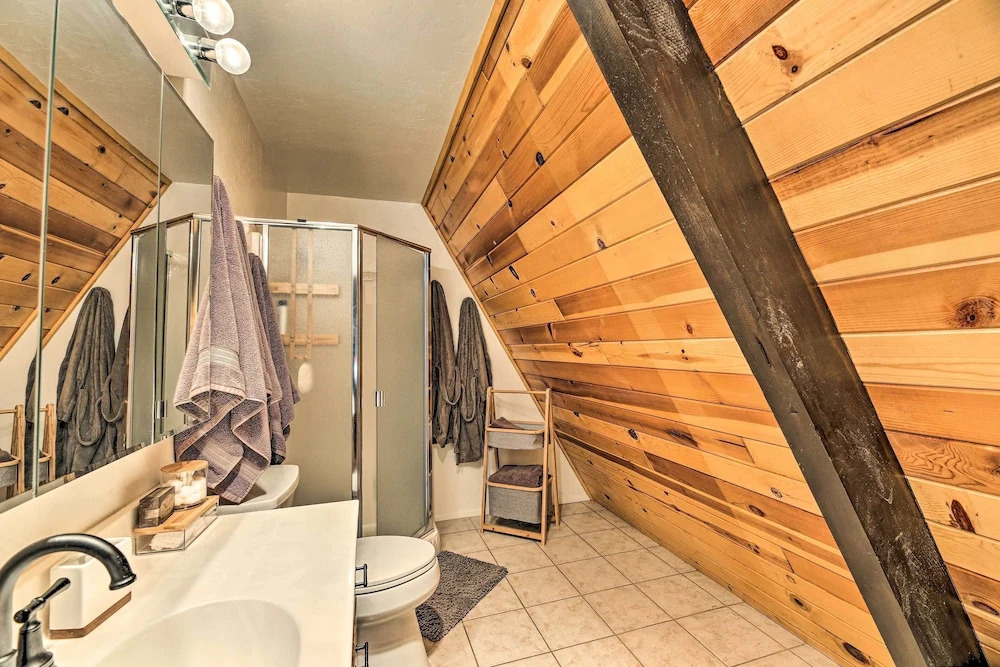 A-frame Pinetop Lakeside Cabin Under the Pines!