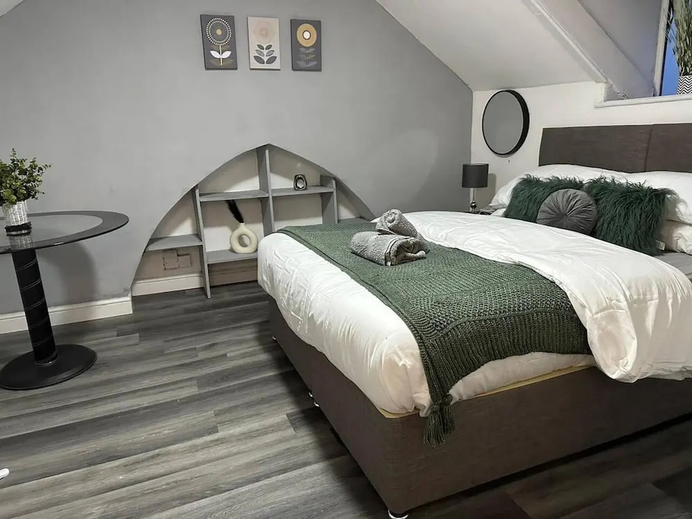 Studio - Sleeps 2 - Parking - Wifi