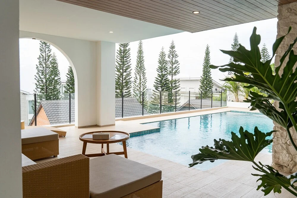 Sunrise City View Villa 9 Bedrooms With a Private Swimming Pool and a Billiard Table