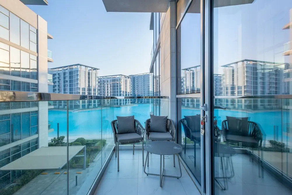 SuperHost - Serene 1BR in District One With Artificial Beach