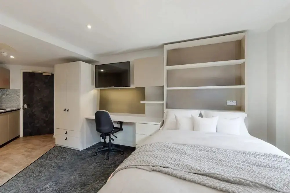 Chapter Westminster London - Near London Bridge Train Station