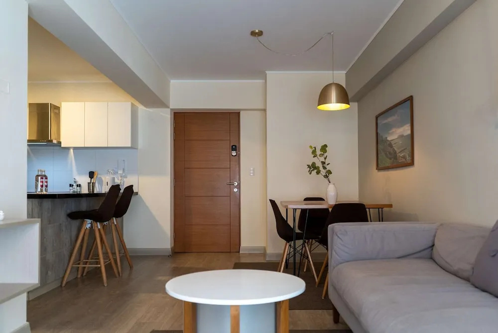 w Design-forward 2BR w Balcony in Miraflores