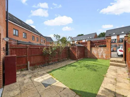 Reading Centre serviced accommodation-Corporate Business Families-Parking