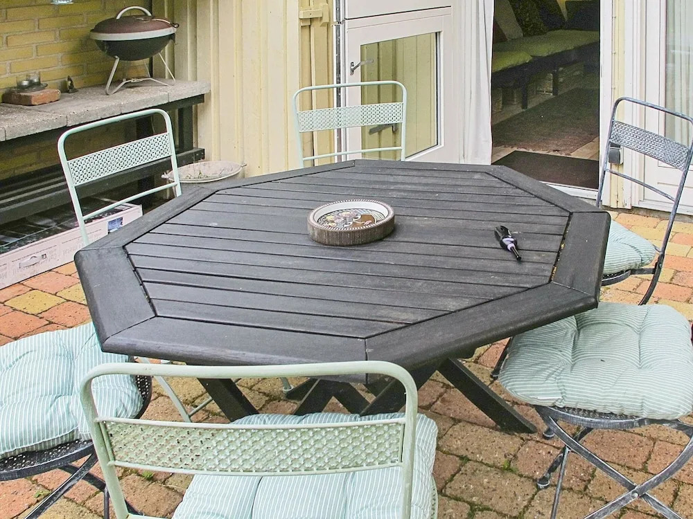 Seaside Holiday Home for 4 in Askeby