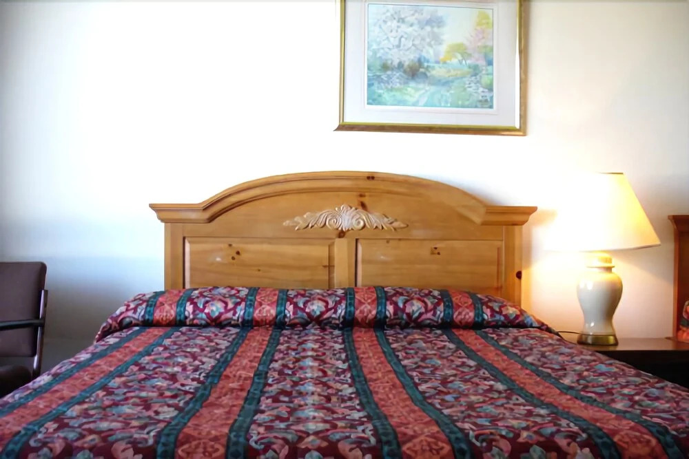 Pine Tree Motel