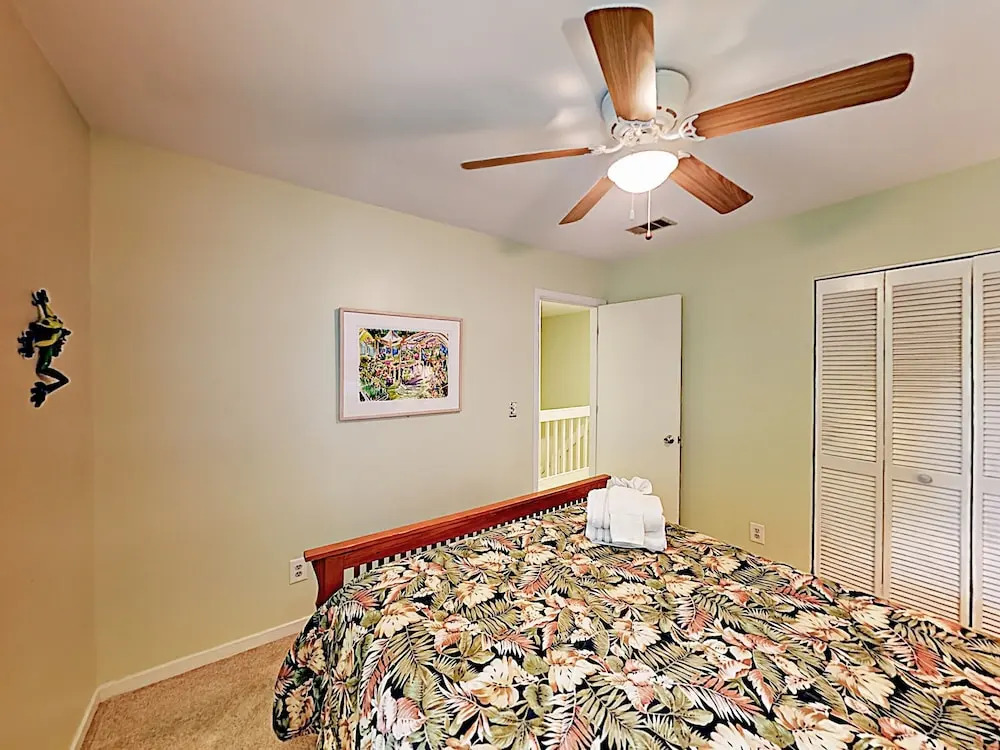 Quiet Near Beach & Charleston 3 Bedroom Home