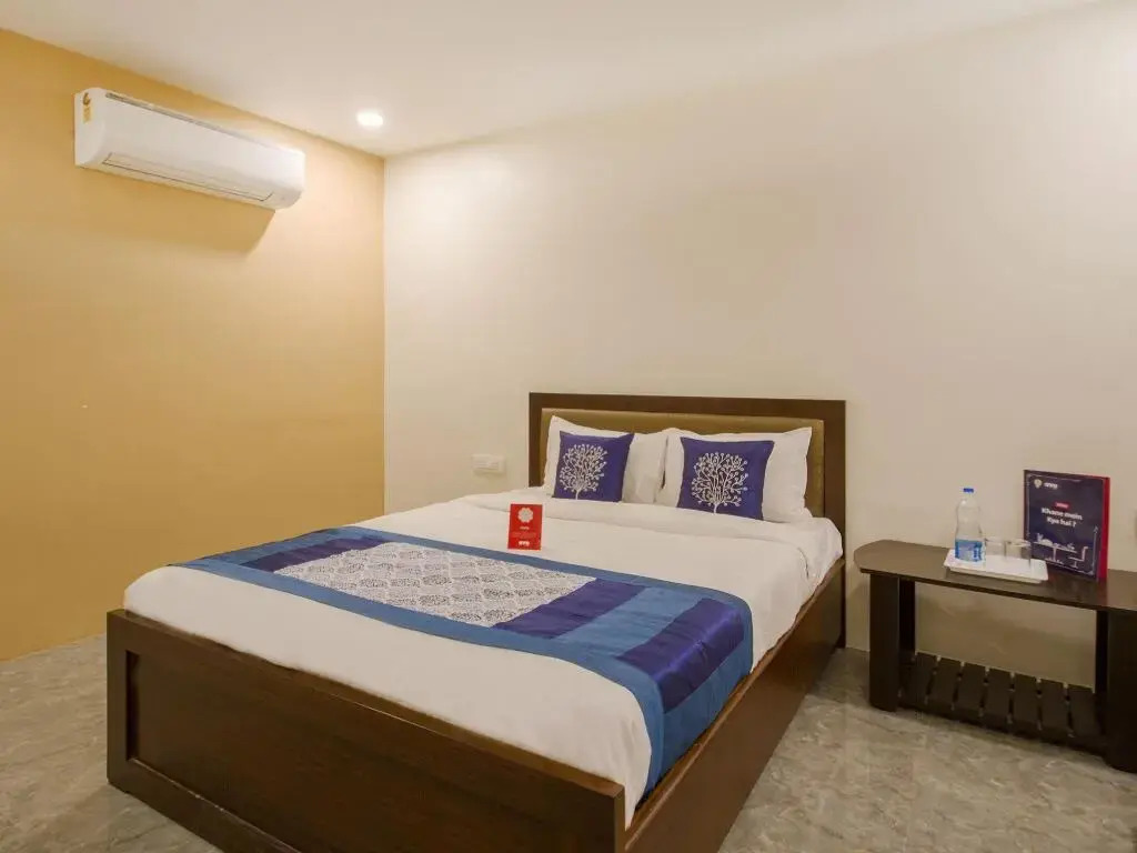 Sree Chandana Hotel by OYO Rooms