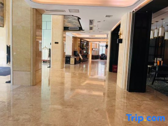 Minshan Sun Tribe Hotel