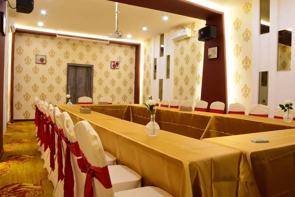 Green Rose Hotel