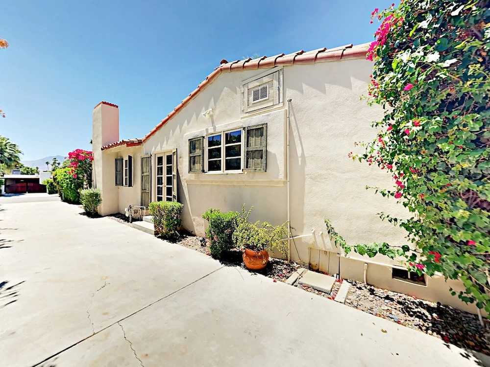 1146 E El Alameda Home 3 Bedrooms 3 Bathrooms Home