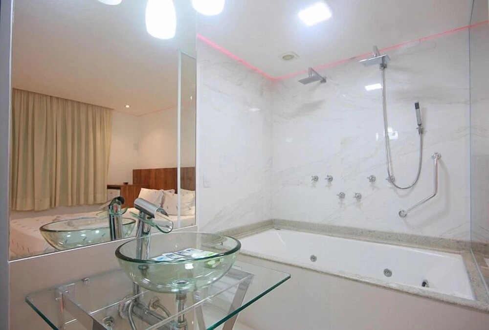 Delirius Motel - Adults Only
