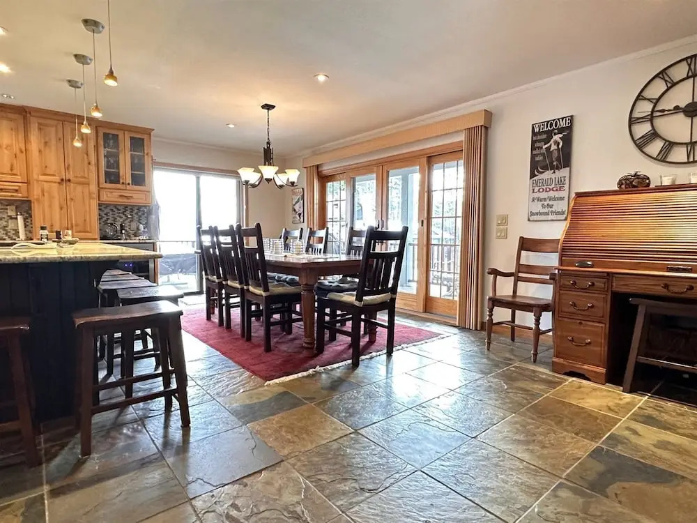 Mh138 Mountain Harbor Holiday Roost