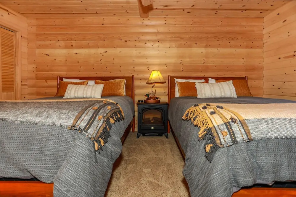 Woodland Log-1887 by Big Bear Vacations