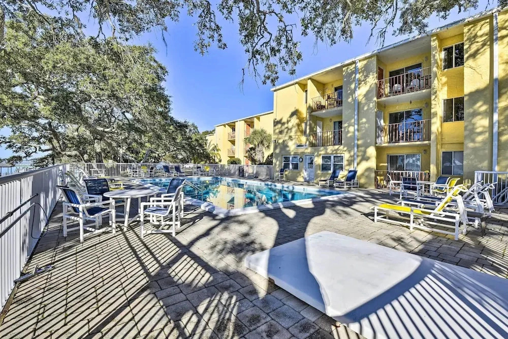 Dock Access! Condo 5 Mi to Okaloosa Island Beach