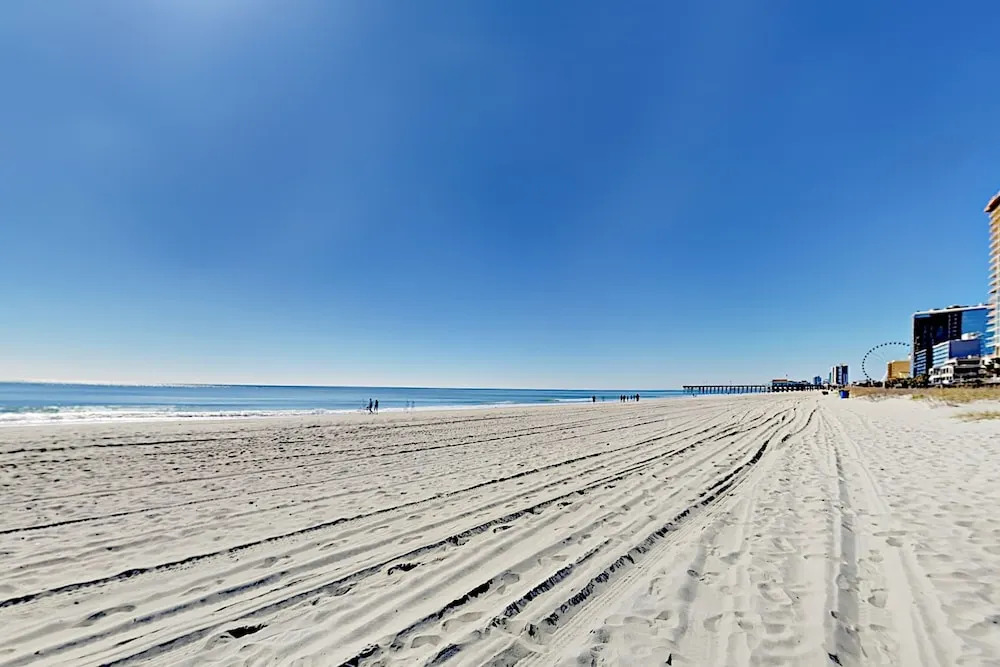 Choice Oceanfront W/ 3 Pools: Steps To Sand 2 Bedroom Condo