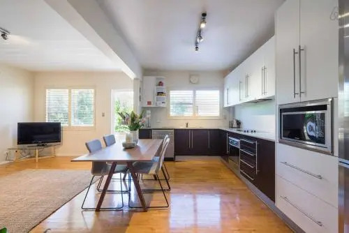 Spacious Coogee Beach Escape w Private Garage