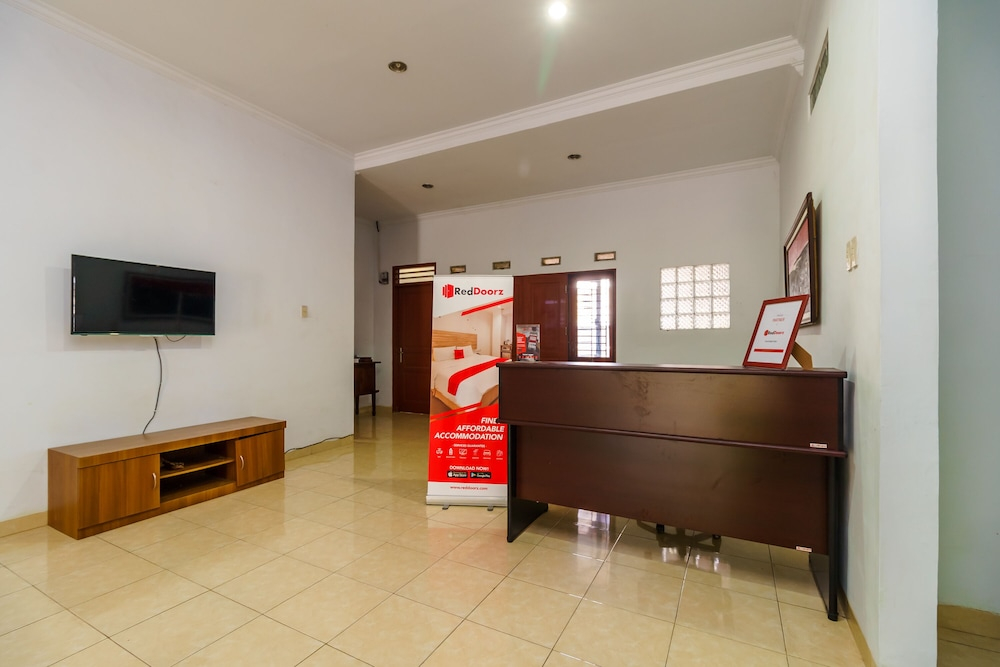 RedDoorz Syariah@Jalan Dr Mansyur Medan