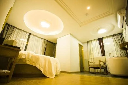 Yishe Hotel Shilu Road Metro Station Branch