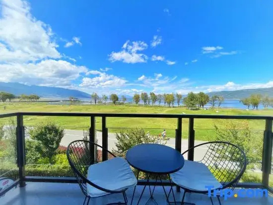 Dali Mountain Lake Seaview Homestay