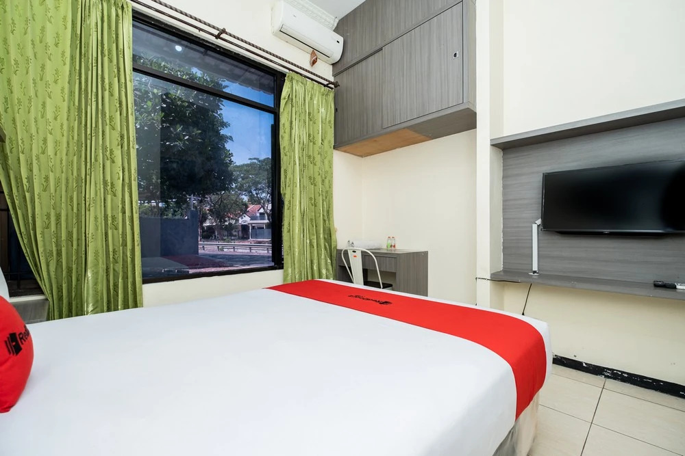RedDoorz Plus @ Grace Residence Surabaya