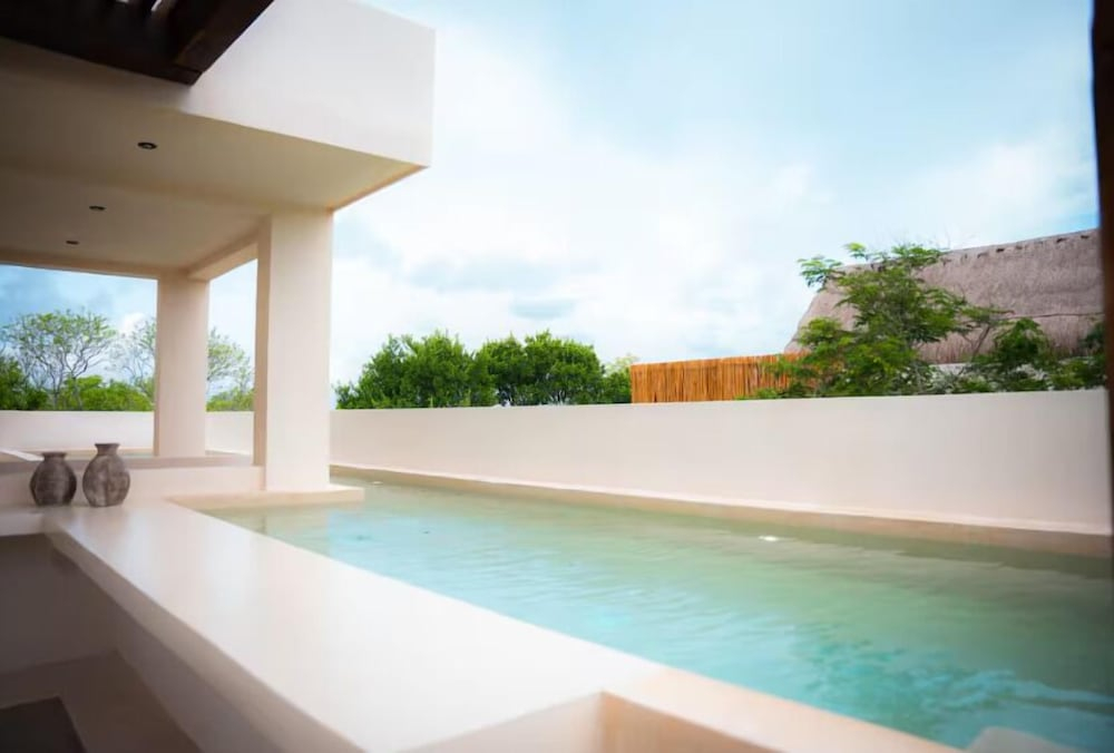 Gym & pool Jungle Studio Retreat C6