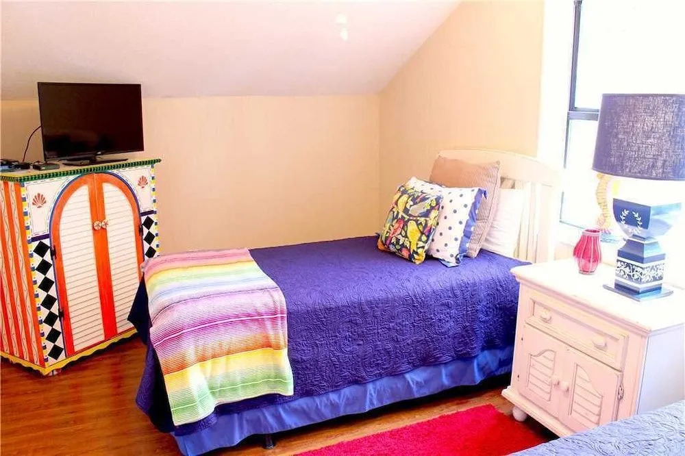 418 Linkside Drive 4 Bedroom Home by RedAwning