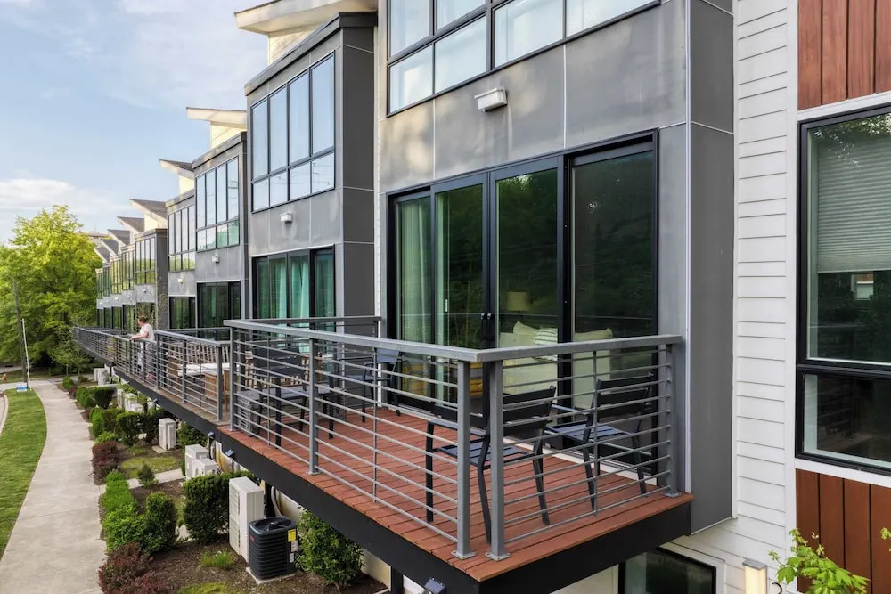 Luxe 4bdr w/ Balcony & Parking, 10 Mins to Broadway 9th Avenue by Avantstay