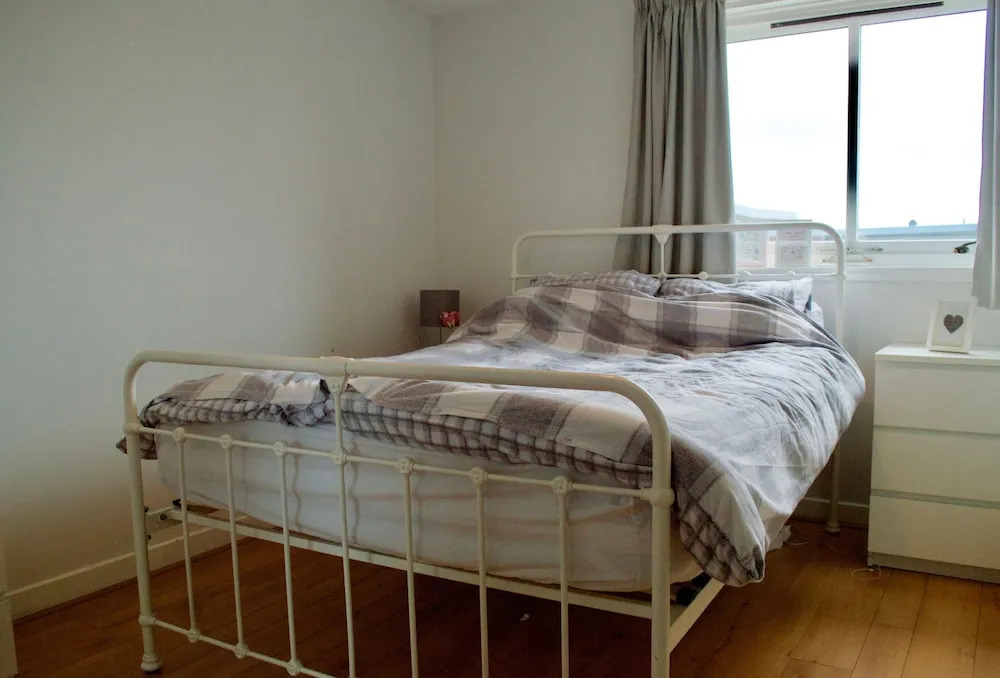 2 Bedroom Flat In Edinburgh