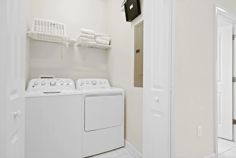 Tr_543r Scenic Champion 5 Bedroom Townhouse