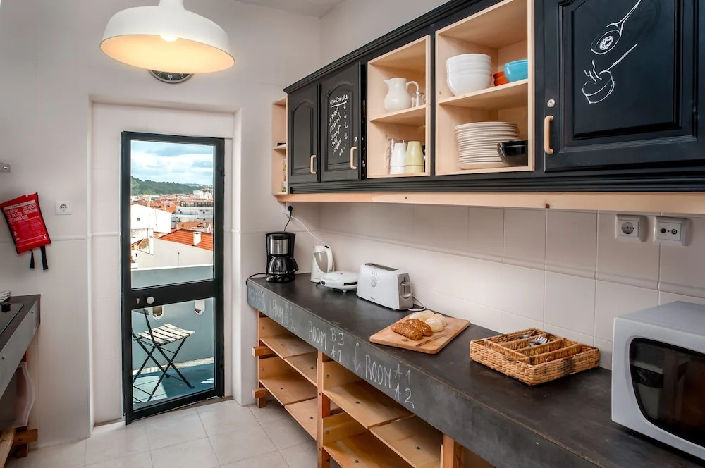 Nazaré Hostel - Rooms & Dorms