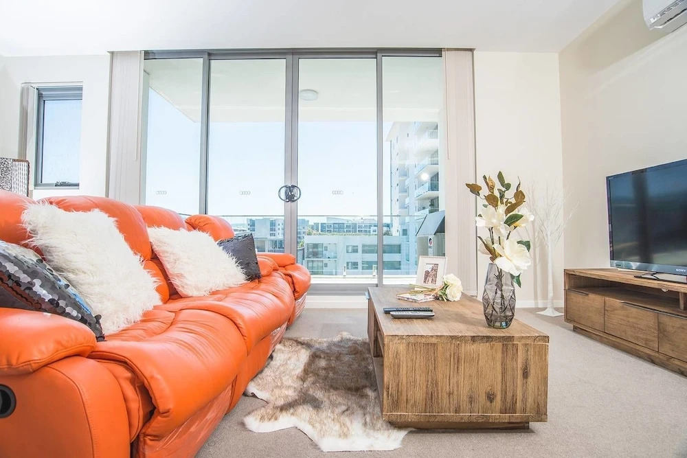 Spacious Central Apartment Walking Distance To Beach