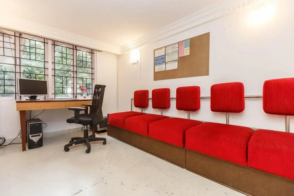 Locul Uptown - Near Bangalore Palace Grounds