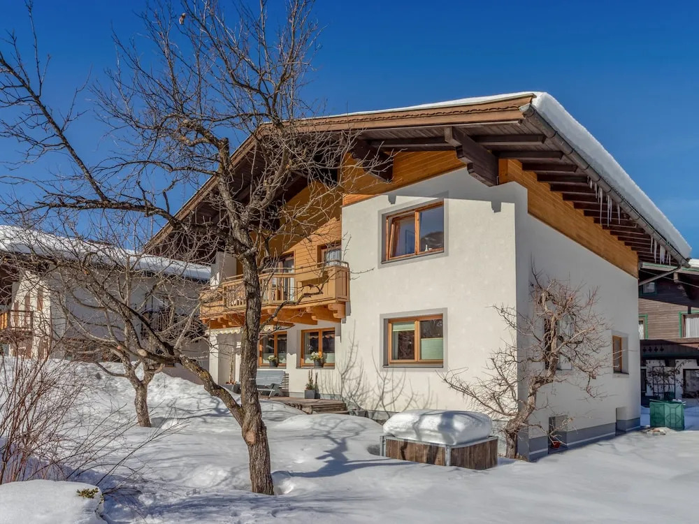 Spacious Apartment in Hollersbach im Pinzgau near Ski Area
